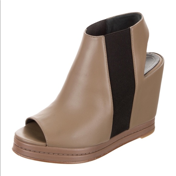🌈2xHP🌈🌈 Balenciga taupe leather wedge sandals. - Picture 3 of 7